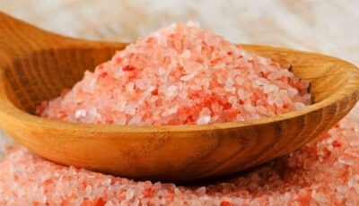 Vorteile von rosafarbenem Himalaya-Salz und wie man es verwendet