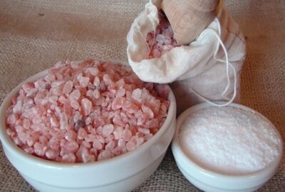  persisches blaues Salz vs. rosafarbenes Himalaya-Salz