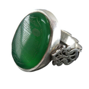 Handcrafted Silver Ring with Vibrant Green Agate, Engraved with Surah Al Waqia