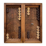 Achämeniden-Backgammon – 55cm Walnussbrett mit Faravahar & königlichen Motiven – Bild 3