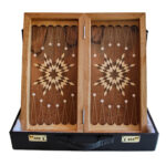 Handgeschnitztes Adler-Brett – Mythen-inspiriertes Walnuss-Backgammon mit feinen Details – Bild 2