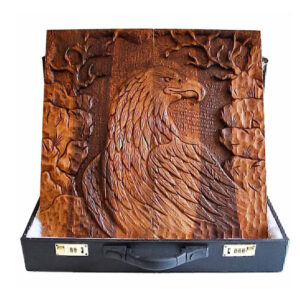 Hand-Carved Eagle Board – Myth-Inspired Walnut Backgammon with Fine Details