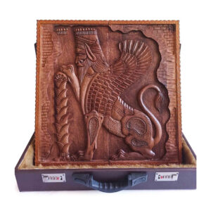 Winged Lion Backgammon – Persian Myth Relief in Hand-Carved Walnut Masterpiece