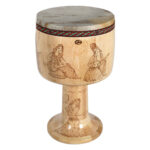 Helmi Burnt-Carved Tombak – 27cm Pine Body, Camel Skin Head