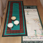 Peacock Art Velvet Table Runner – Elegant Painting Design 120×40 cm - Image 2