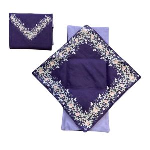 🕌 Product Type: Small Portable Prayer Mat (Janamaz) 🎨 Colors: Navy Blue & Red 🧵 Material: Soft Velvet Fabric 📏 Folded Size: 15 × 15 × 1 cm ⚖️ Weight: 50 g 🎒 Includes: Compact Carrying Pouch ✈️ Best For: Travel, Office, School, Daily Use & Islamic Gifts